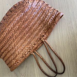 Dragon diffusion Triple Jump Small woven-leather basket bag (Tan)